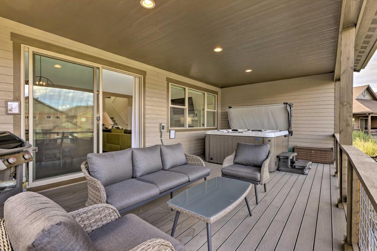 Chic Granby Home With Furnished Deck And Hot Tub! 外观 照片